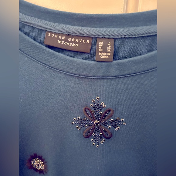 Adorable Susan Graver Weekend Blue Top with beautiful design accents like new L - Picture 4 of 7